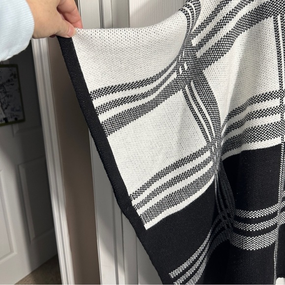 Anne Klein L/XL zip front cape/poncho, plaid, acrylic, layer, transitional - Picture 3 of 13